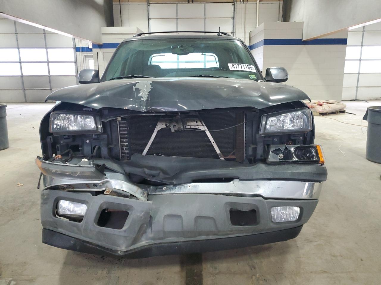 2005 Chevrolet Avalanche VIN 3GNEC12Z95G292918 Copart auction photo, front end / side damage thumbnail 5