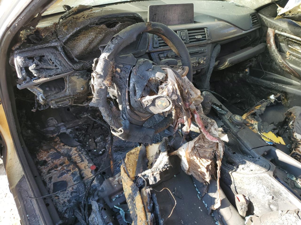 2014 BMW 3er VIN WBA3B5G58ENS06857 Copart auction photo, burn / missing/altered vin damage thumbnail 8