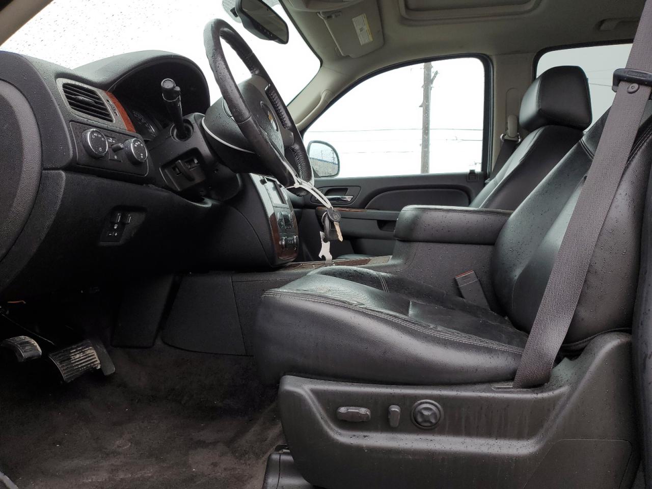 2011 Chevrolet Suburban VIN 1GNSKKE37BR100328 Copart auction photo, side / front end damage thumbnail 7