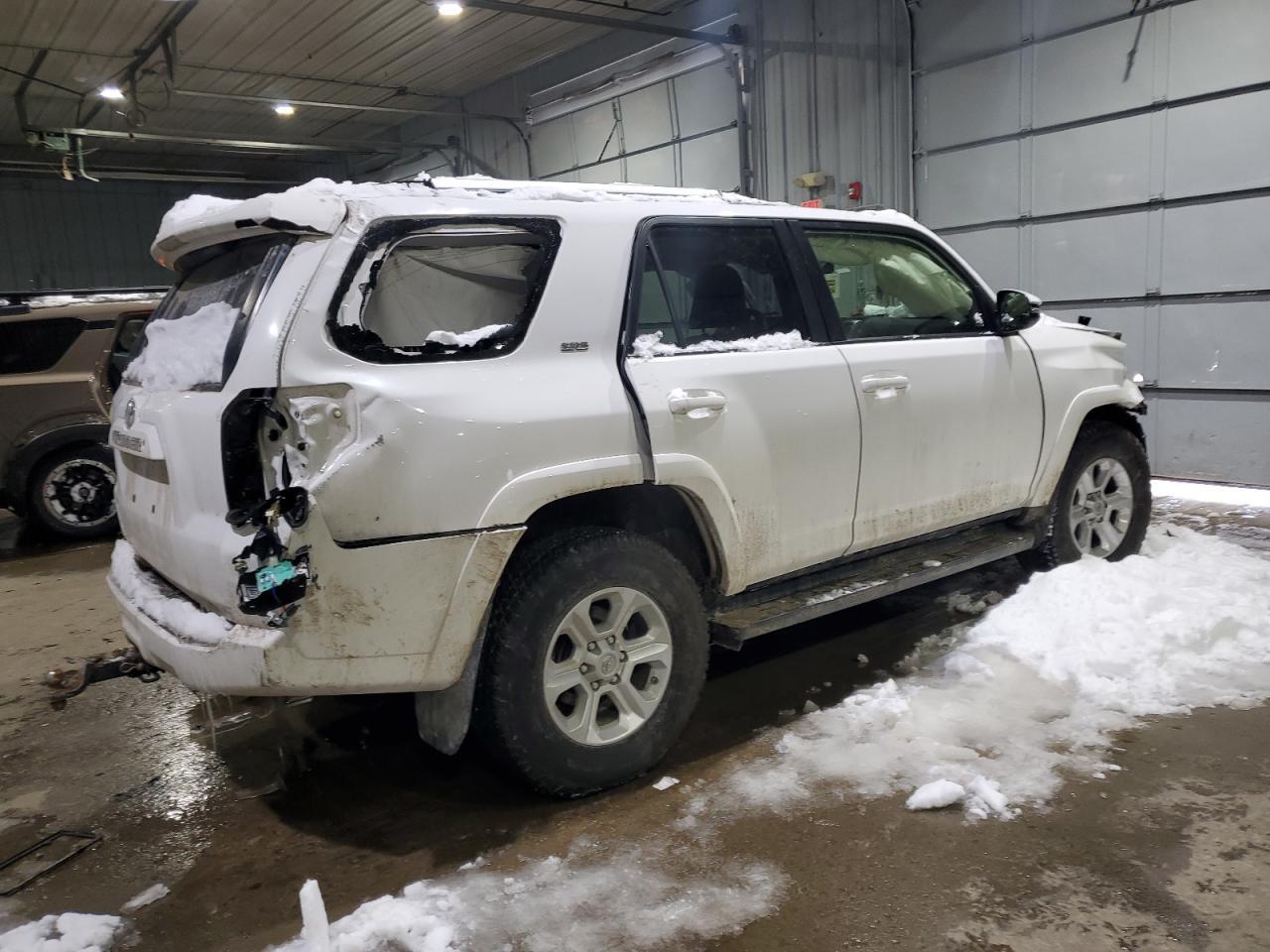 2016 Toyota 4Runner VIN JTEBU5JR0G5302467 Copart auction photo, front end / rear end damage thumbnail 3
