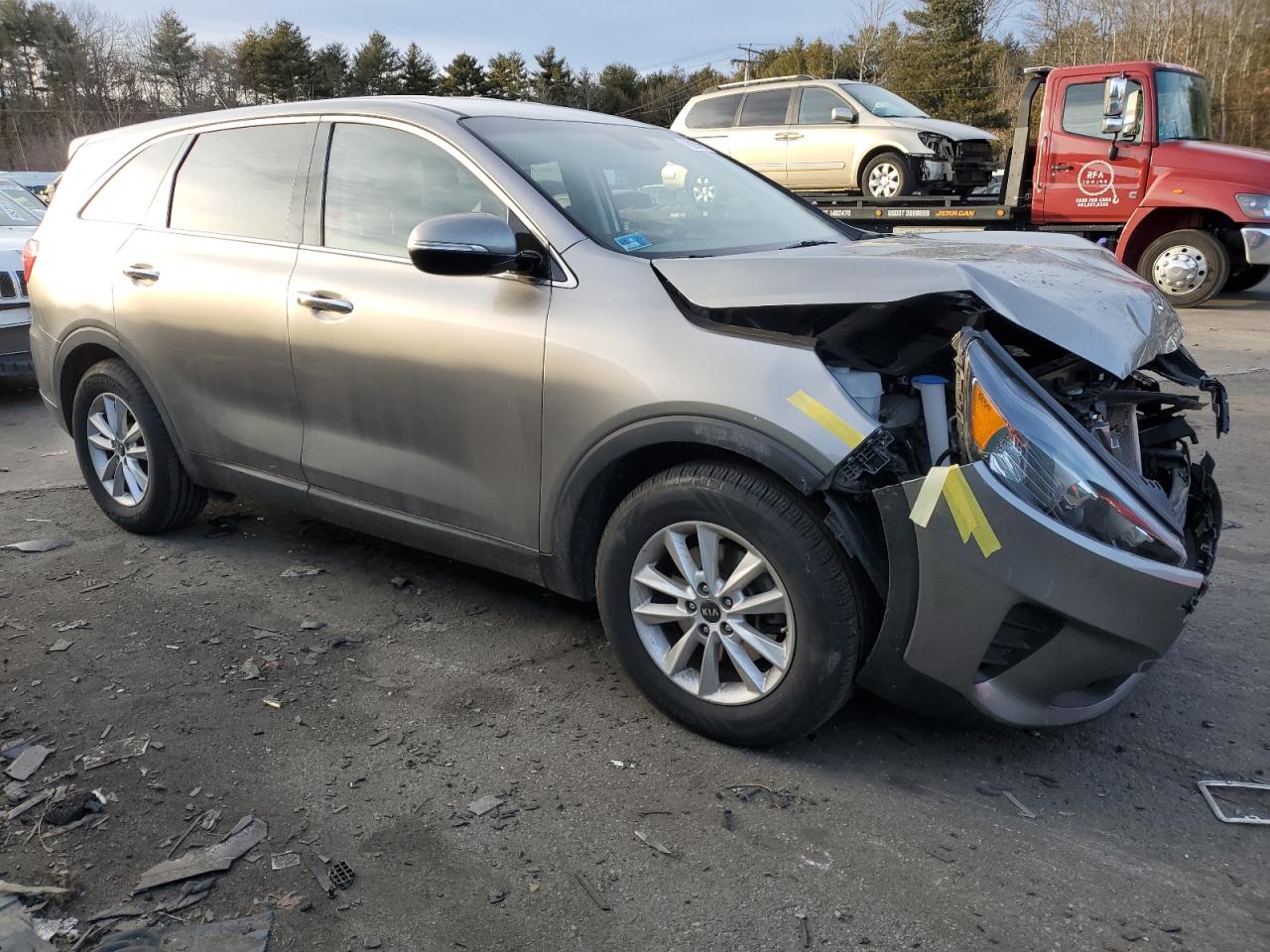 2019 KIA Sorento VIN 5XYPGDA5XKG449209 Copart auction photo, front end / minor dent/scratches damage thumbnail 4