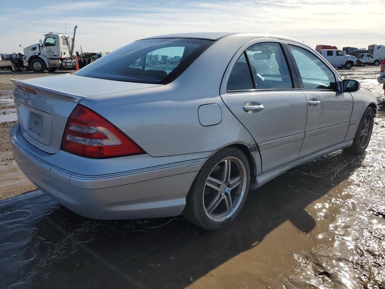 2007 Mercedes-Benz C-klasse VIN WDBRF52H17E023241 Copart auction photo, front end / minor dent/scratches damage thumbnail 3