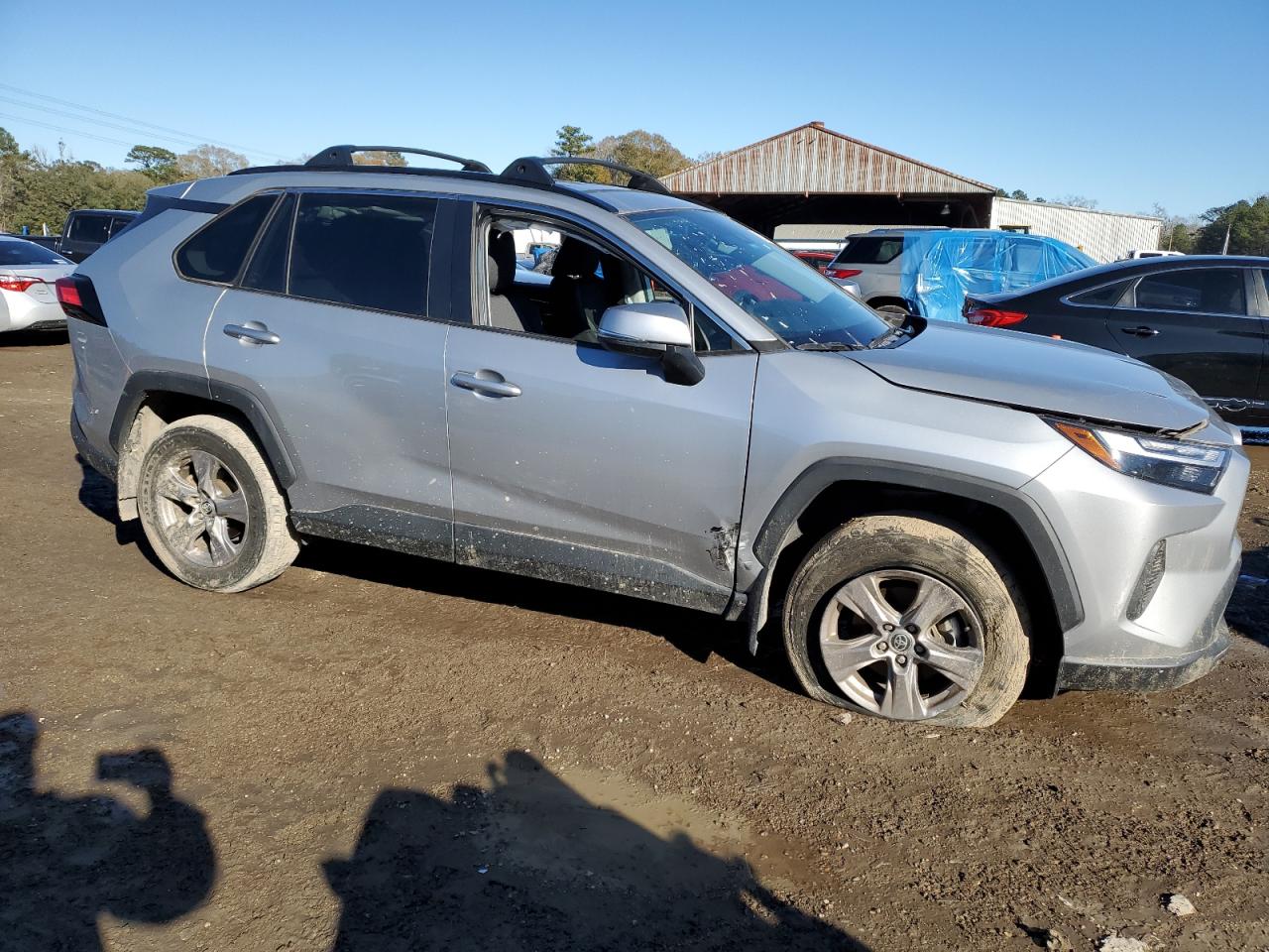 2022 Toyota RAV 4 VIN 2T3P1RFV0NW301504 Copart auction photo, side damage thumbnail 4