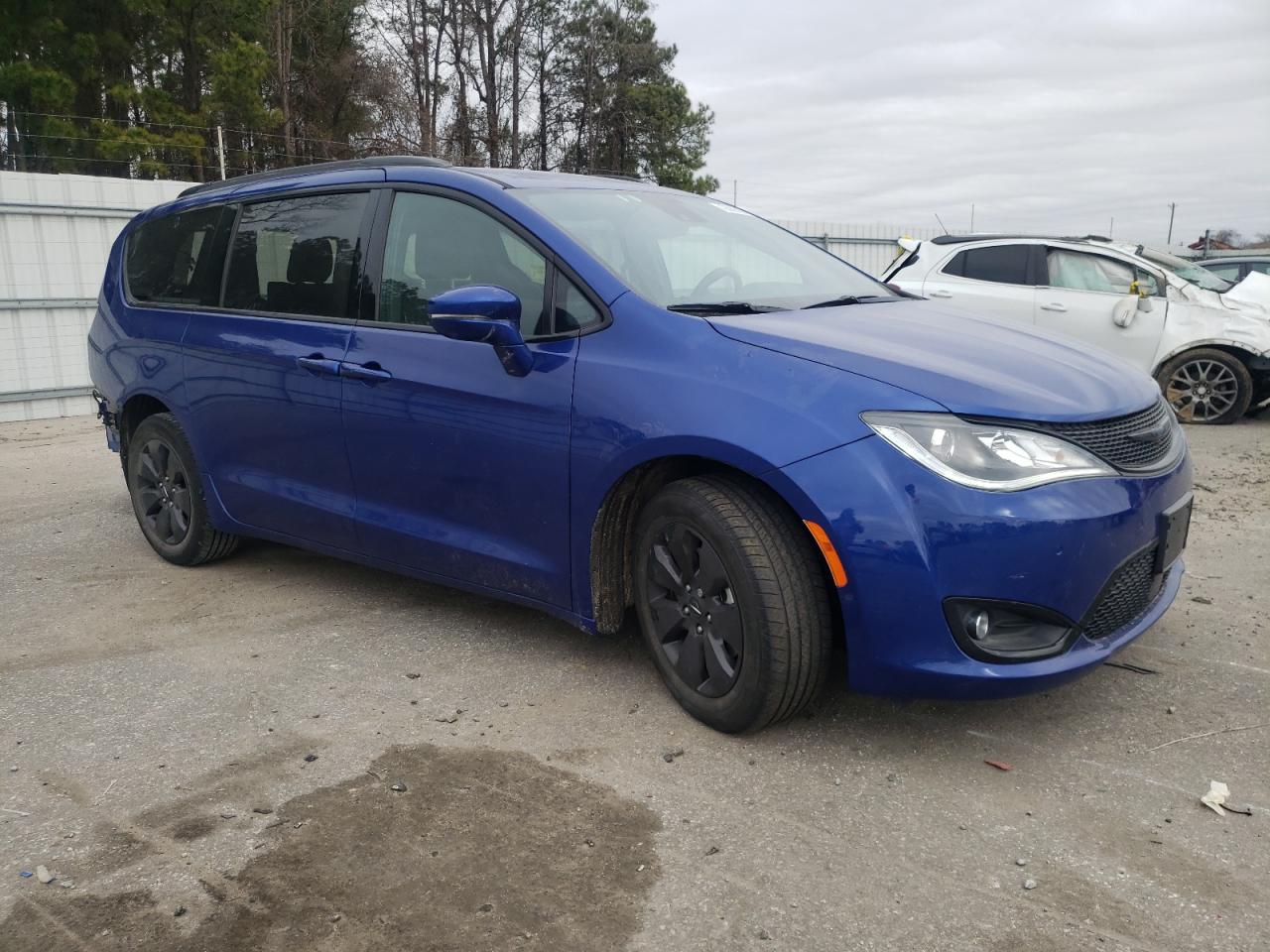 2020 Chrysler Pacifica VIN 2C4RC1N74LR270353 Copart auction photo, rear end / side damage thumbnail 4