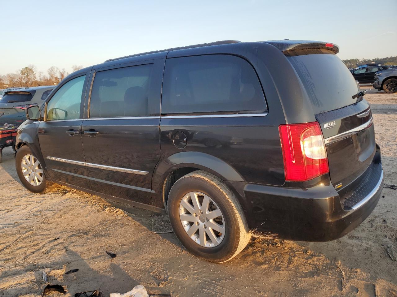 2016 Chrysler Town & Country VIN 2C4RC1BGXGR230854 Copart auction photo, front end / minor dent/scratches damage thumbnail 2