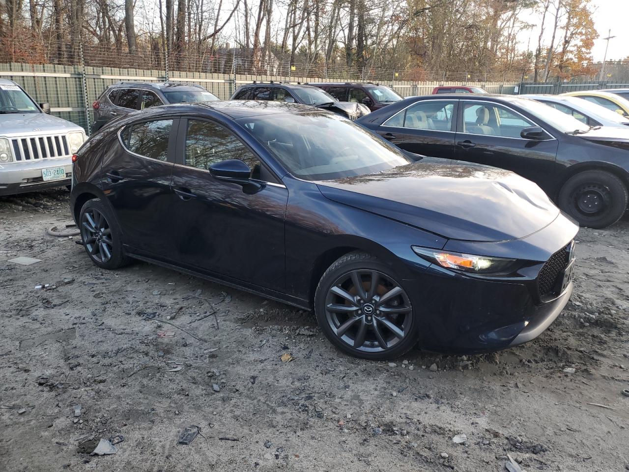 2020 Mazda 3 VIN JM1BPBMM2L1154592 Copart auction photo, front end / minor dent/scratches damage thumbnail 4