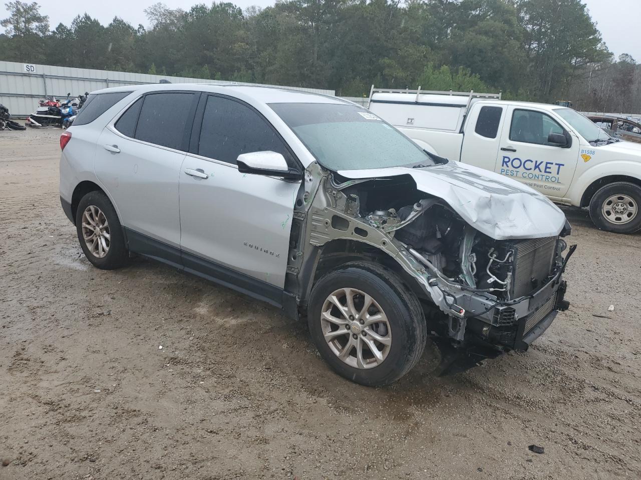 2020 Chevrolet Equinox VIN 2GNAXUEV7L6208150 Copart auction photo, front end / side damage thumbnail 4