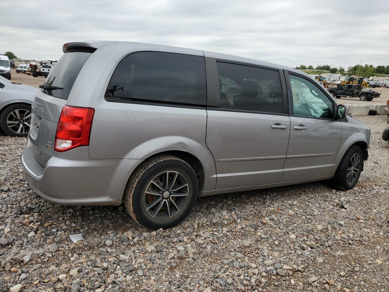 2016 Dodge Caravan VIN 2C4RDGCG2GR203646 Copart auction photo, front end / rear end damage thumbnail 3