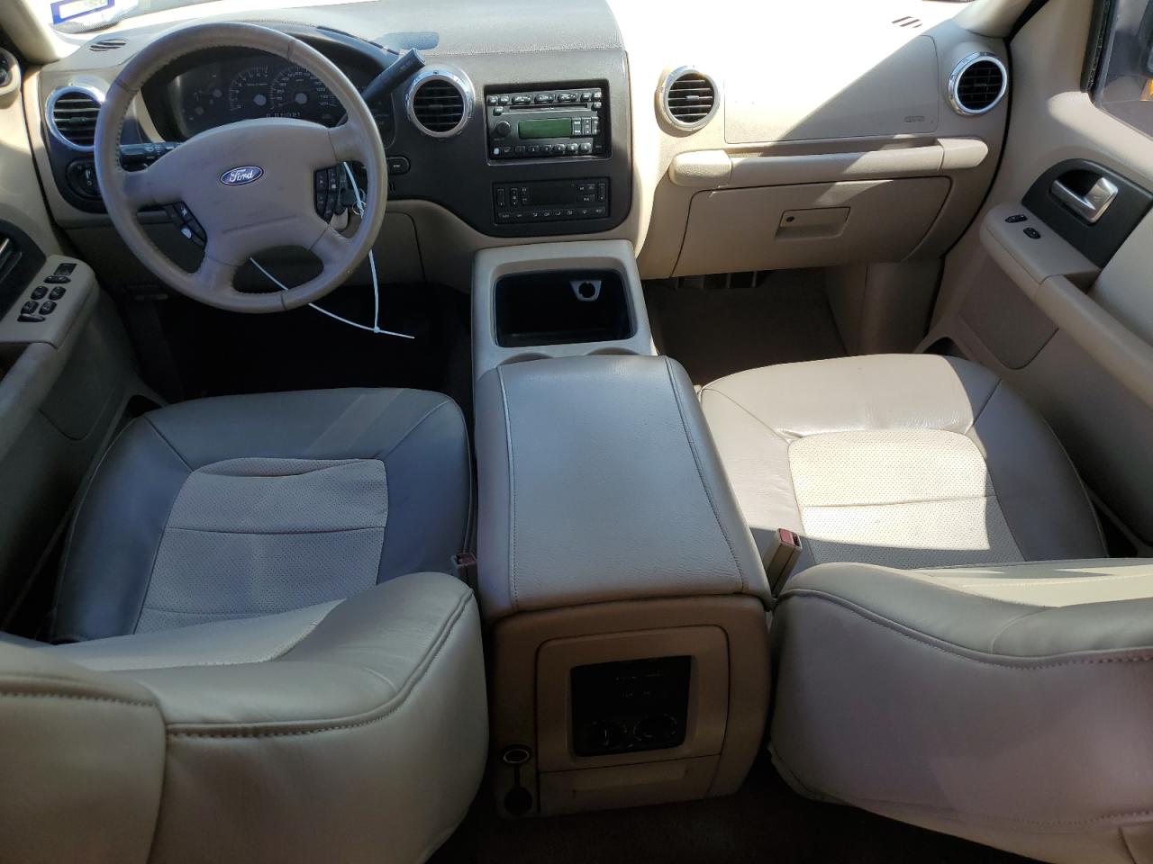 2004 Ford Expedition VIN 1FMPU17L74LB90940 Copart auction photo, front end / minor dent/scratches damage thumbnail 8