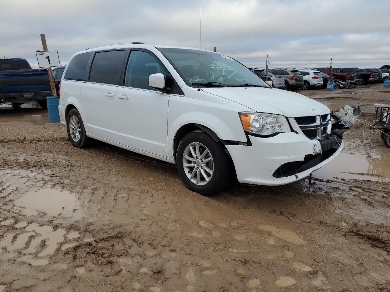 2020 Dodge Caravan VIN 2C4RDGCG3LR160560 Copart auction photo, front end / minor dent/scratches damage thumbnail 4