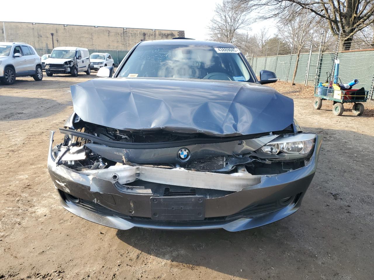 2013 BMW 3er VIN WBA3C3C58DF981661 Copart auction photo, front end / minor dent/scratches damage thumbnail 5