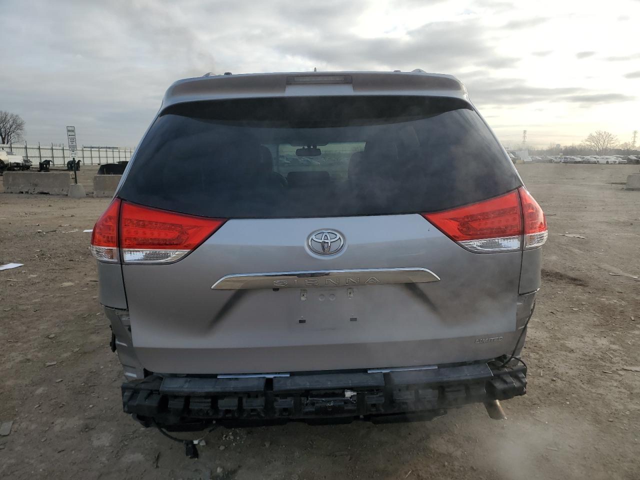 2011 Toyota Sienna VIN 5TDYK3DCXBS029069 Copart auction photo, side / rear end damage thumbnail 6