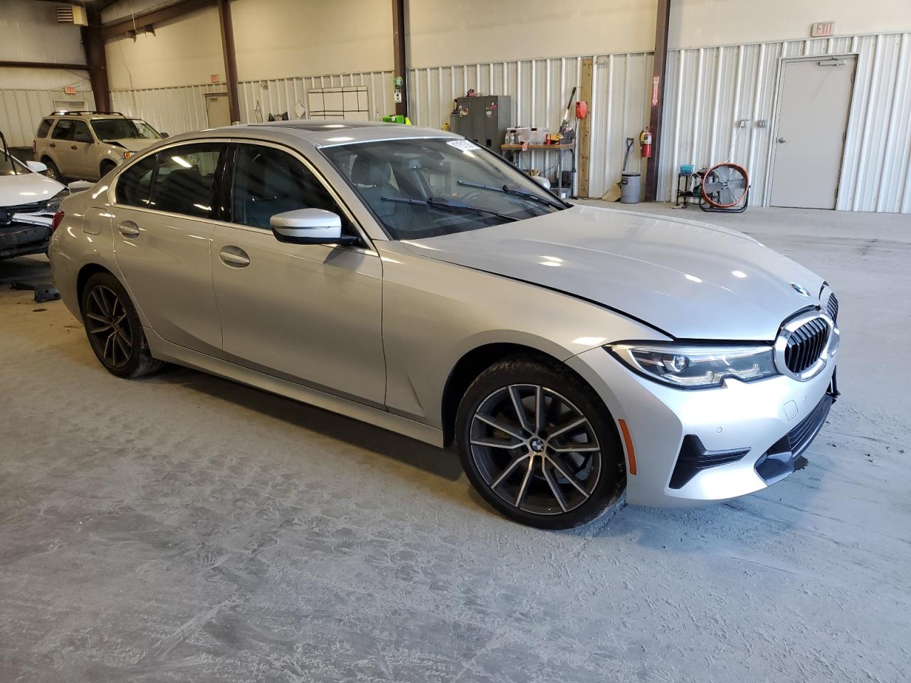 2019 BMW 3er VIN WBA5R1C5XKFH01038 Copart auction photo, front end / side damage thumbnail 4