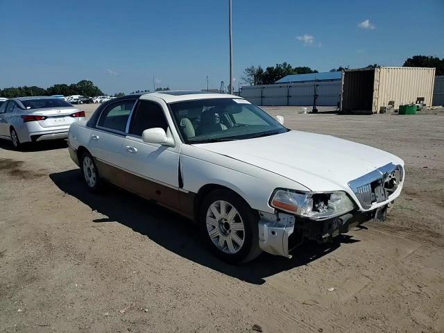 2005 Lincoln Town Car VIN 1LNHM82W45Y665673 Copart auction photo, front end / side damage thumbnail 11