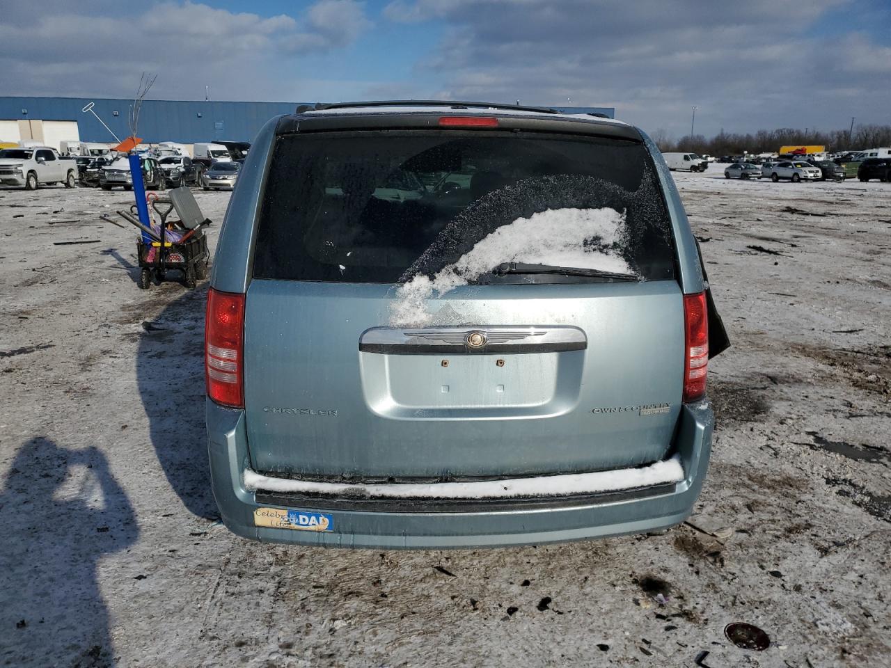 2009 Chrysler Town & Country VIN 2A8HR54199R528060 Copart auction photo, side damage thumbnail 6