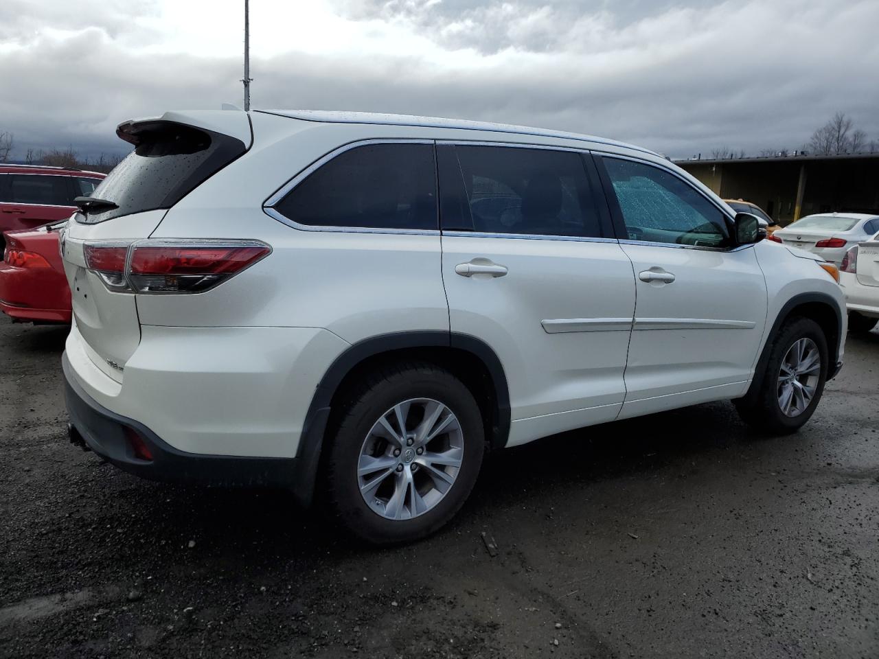 2014 Toyota Highlander VIN 5TDJKRFH8ES041044 Copart auction photo, front end / side damage thumbnail 3