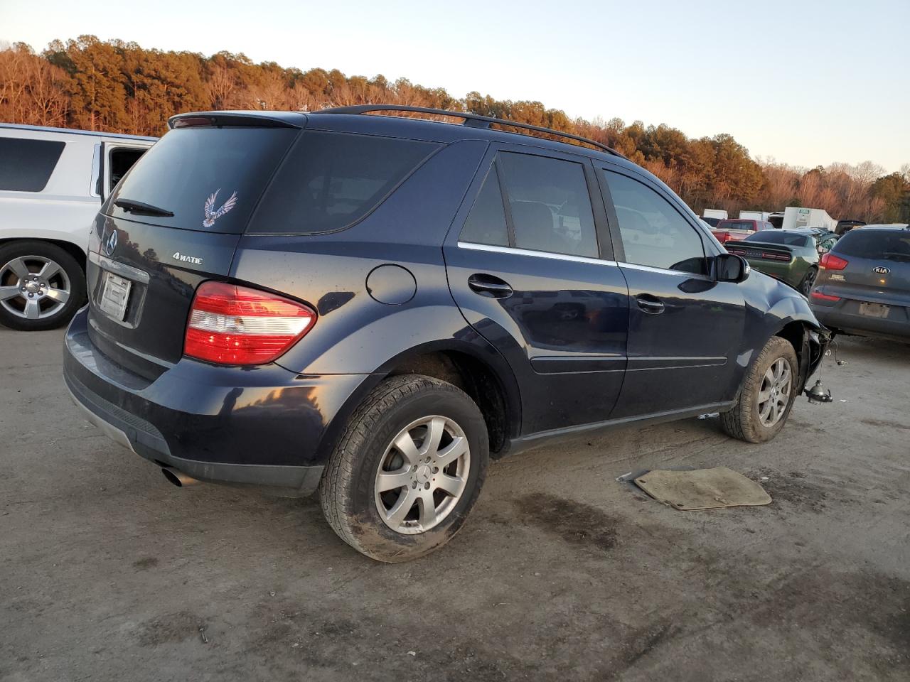 2007 Mercedes-Benz M-klasse VIN 4JGBB86E87A208471 Copart auction photo, front end / minor dent/scratches damage thumbnail 3