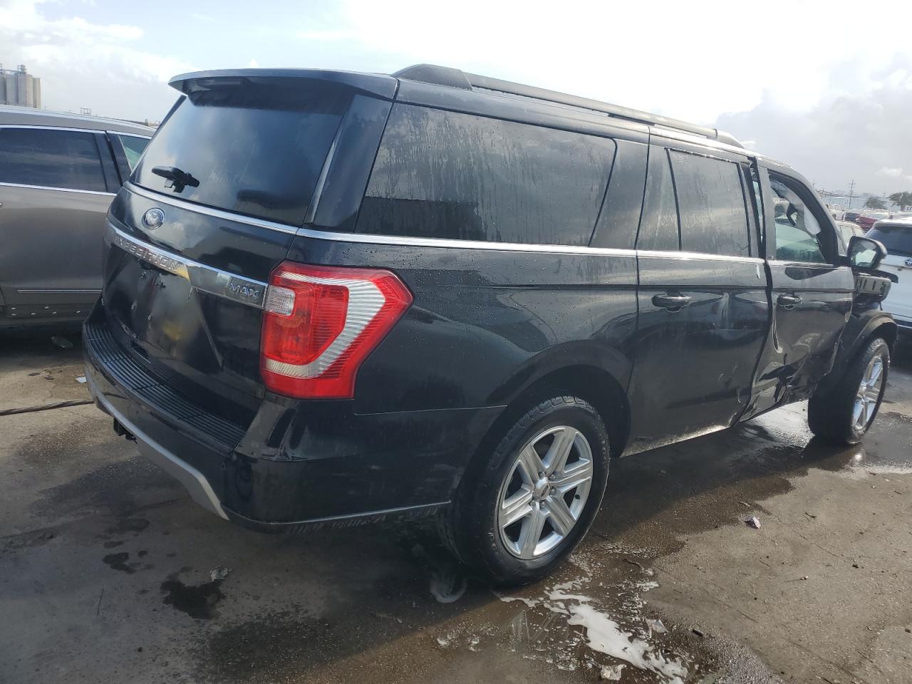 2019 Ford Expedition VIN 1FMJK1HT0KEA00875 Copart auction photo, front end / side damage thumbnail 3