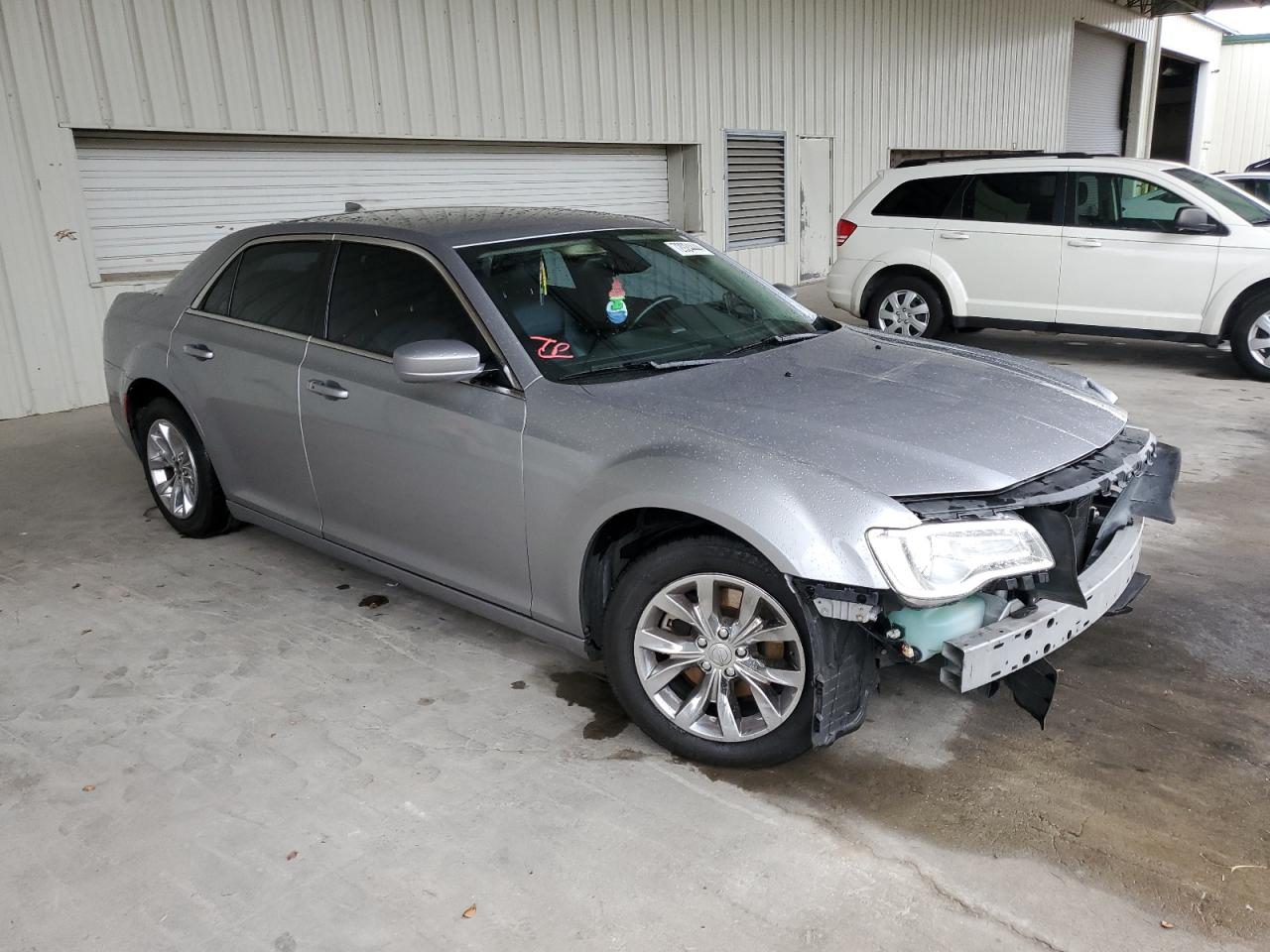 2015 Chrysler 300 VIN 2C3CCAAG3FH796726 Copart auction photo, front end damage thumbnail 4
