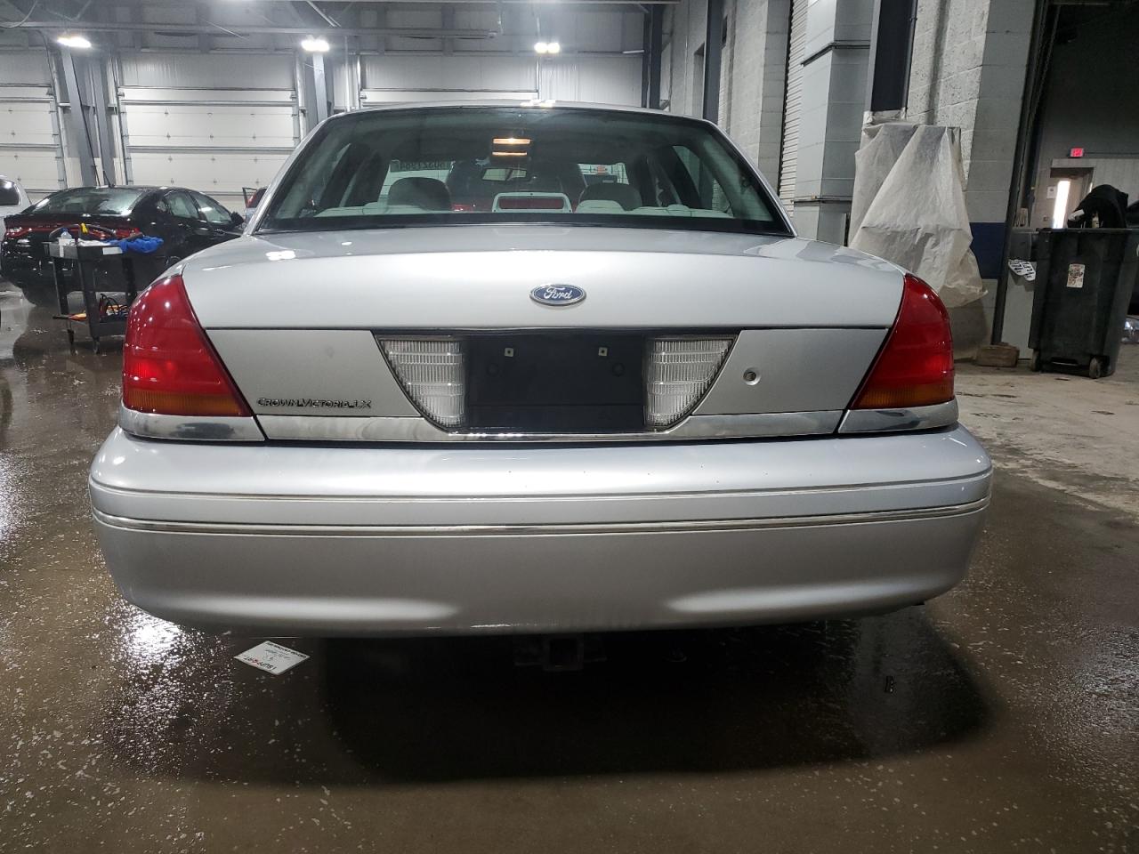 2003 Ford Crown Victoria VIN 2FAFP74W43X190698 Copart auction photo, front end / side damage thumbnail 6