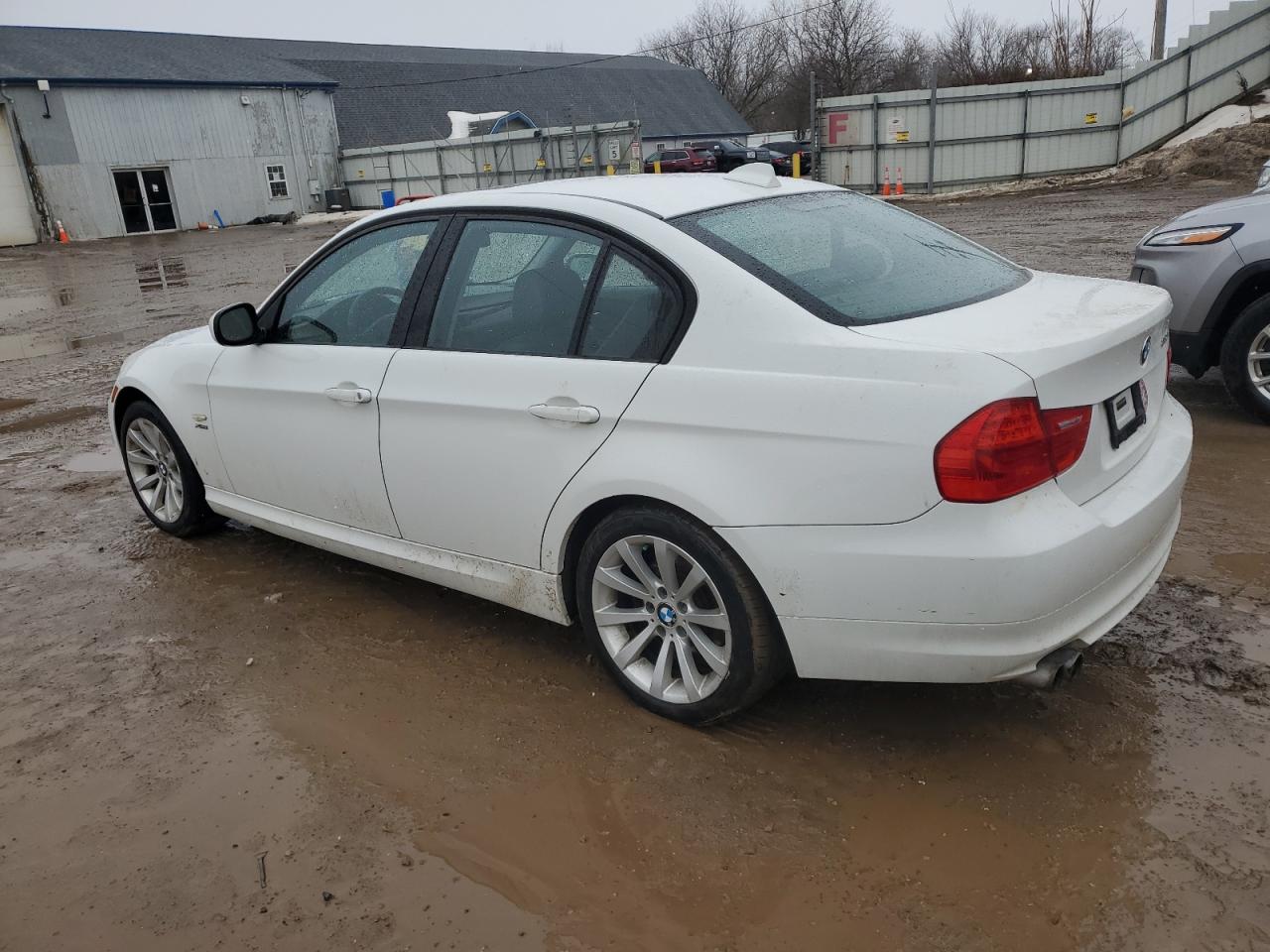2011 BMW 3er VIN WBAPK7C50BA463744 Copart auction photo, undercarriage / minor dent/scratches damage thumbnail 2