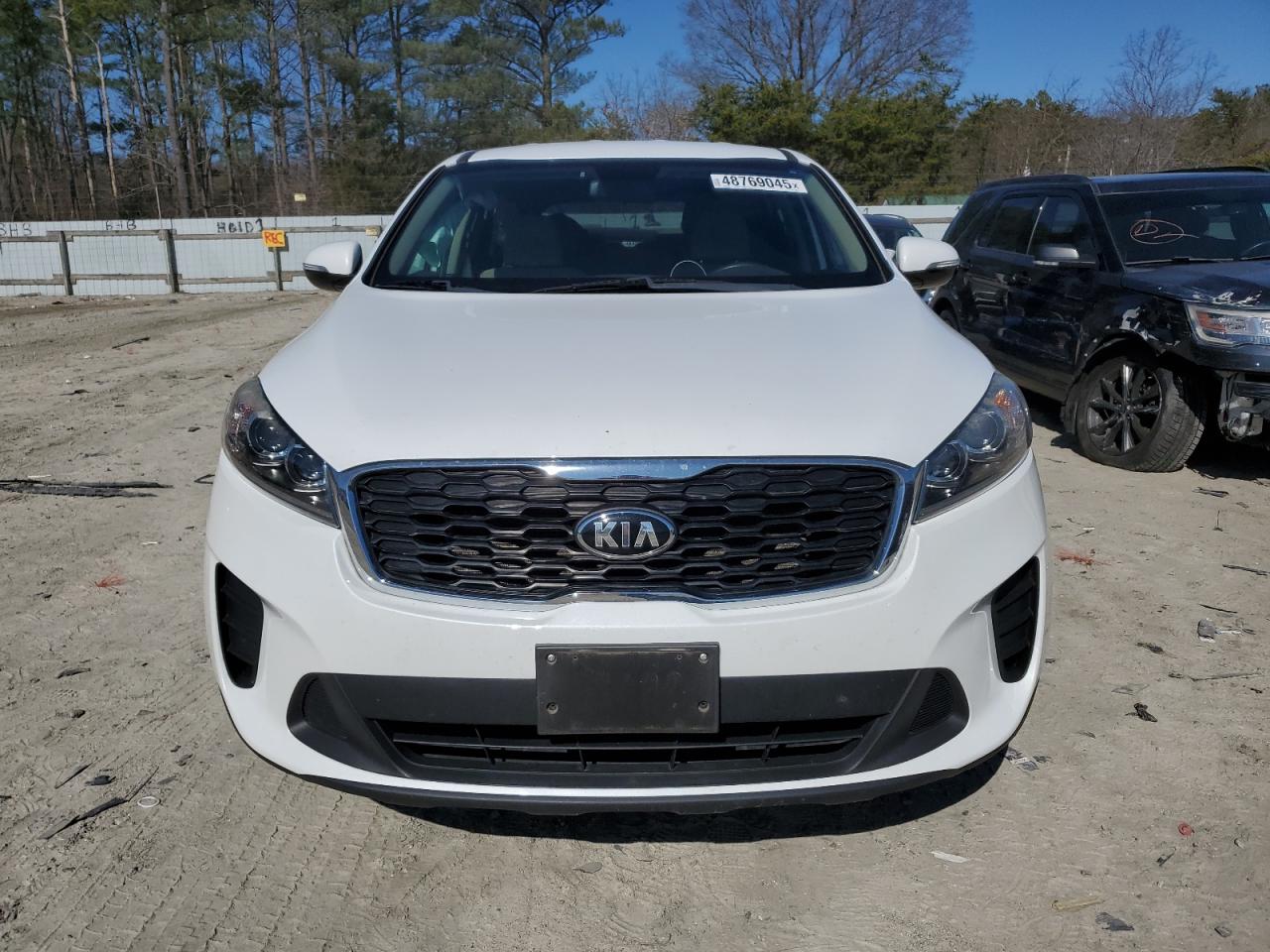 2019 KIA Sorento VIN 5XYPGDA54KG483145 Copart auction photo, side / minor dent/scratches damage thumbnail 5