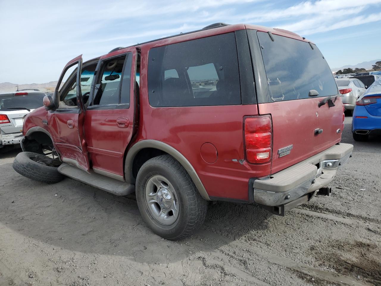 2000 Ford Expedition VIN 1FMEU17L5YLB06434 Copart auction photo, side / front end damage thumbnail 2