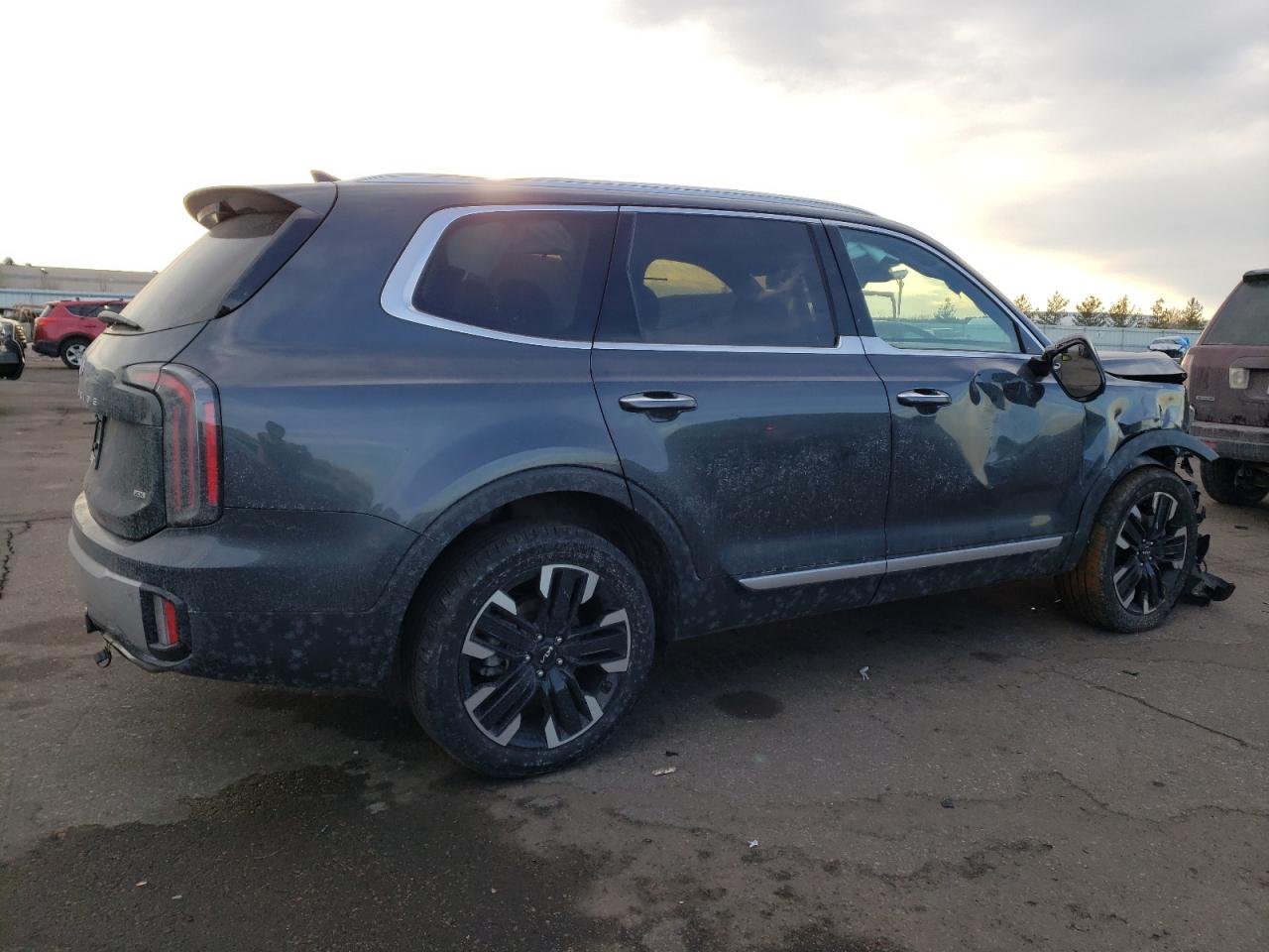 2024 KIA Telluride VIN 5XYP5DGC5RG411781 Copart auction photo, front end / side damage thumbnail 3