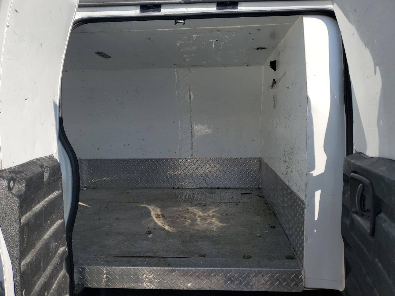 2017 GMC Savana VIN 1GTZ7HFG0H1109876 Copart auction photo, mechanical / undercarriage damage thumbnail 11