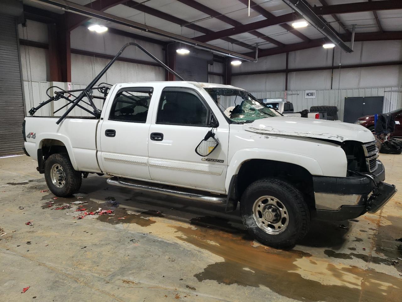 2006 Chevrolet Silverado VIN 1GCHK23U56F133611 Copart auction photo, rollover / mechanical damage thumbnail 4