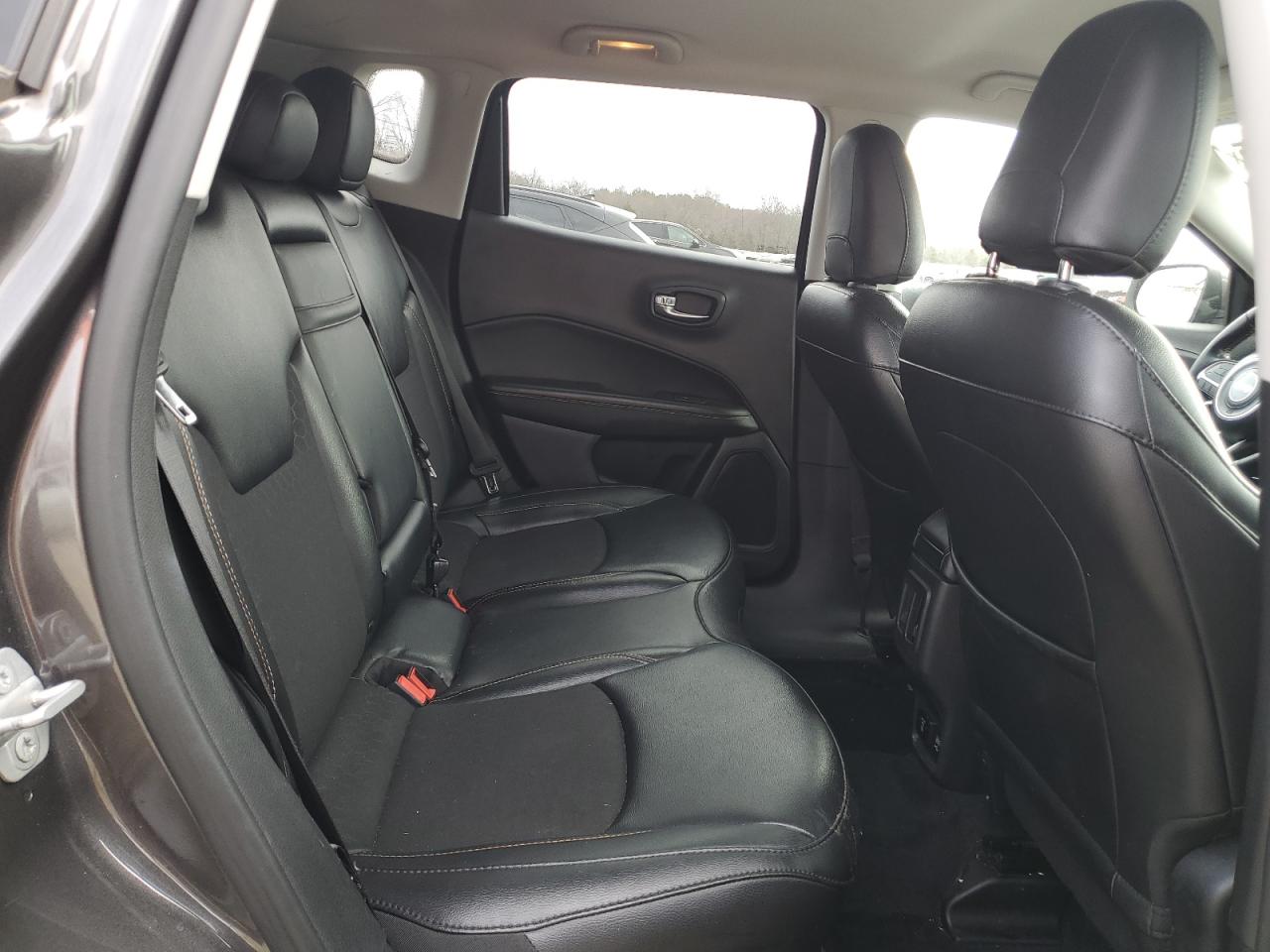 2019 Jeep Compass VIN 3C4NJDBB5KT672926 Copart auction photo, side / minor dent/scratches damage thumbnail 11