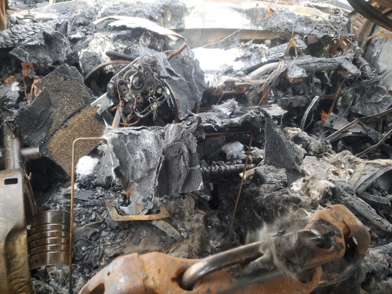 2019 Chevrolet Silverado VIN 2GCVKPEC2K1124497 Copart auction photo, burn / burn - interior damage thumbnail 8