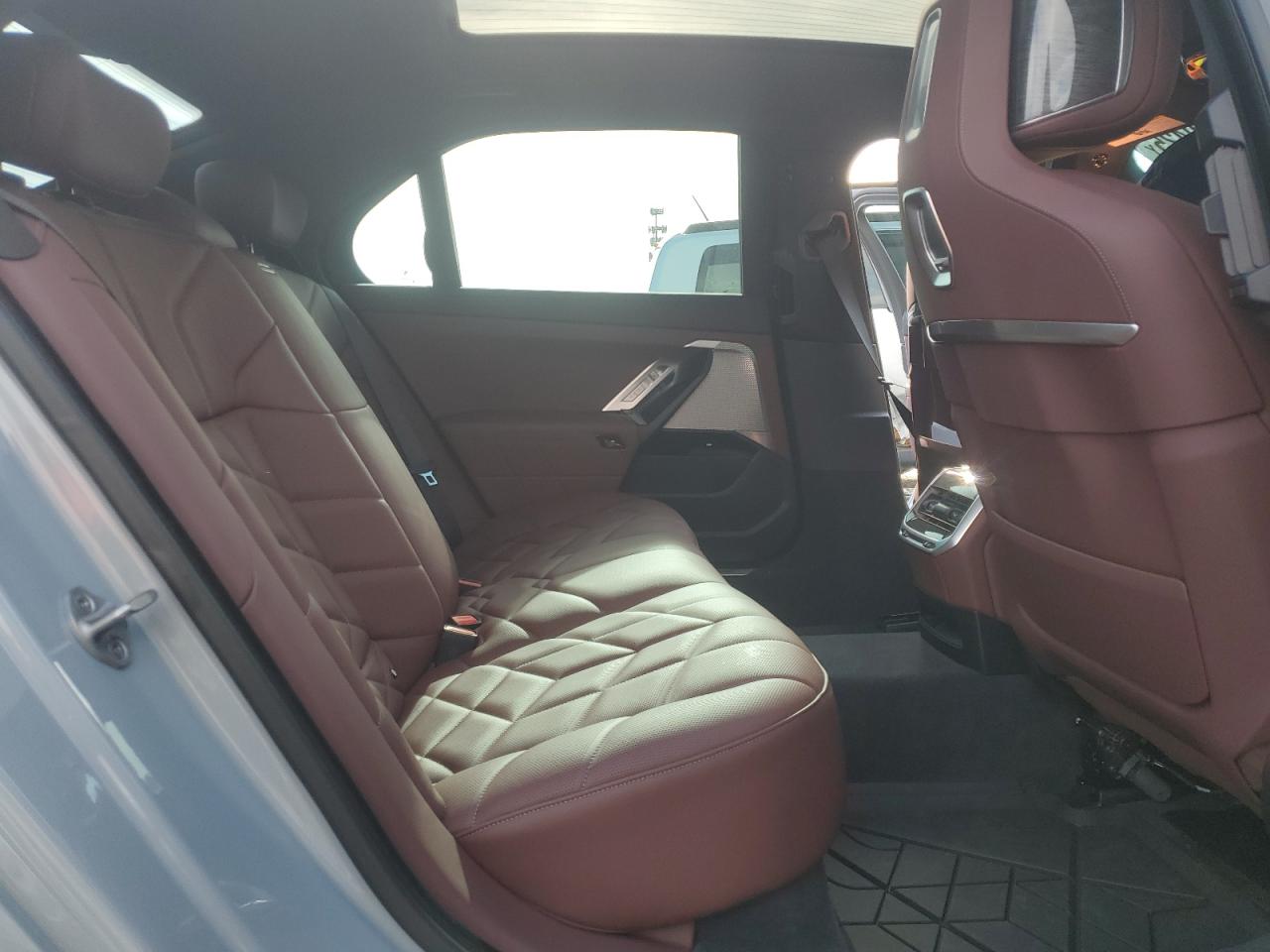 2023 BMW 7er VIN WBA33EJ00PCM58207 Copart auction photo, side / undercarriage damage thumbnail 10