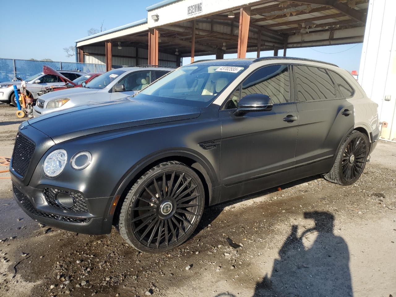 2017 Bentley Bentayga VIN SJAAC2ZVXHC016000 - Copart auction photo