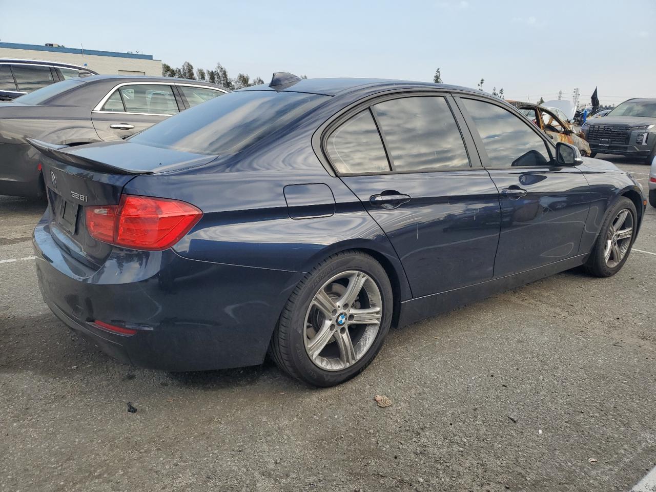 2014 BMW 3er VIN WBA3C1C57EK113812 Copart auction photo, side damage thumbnail 3