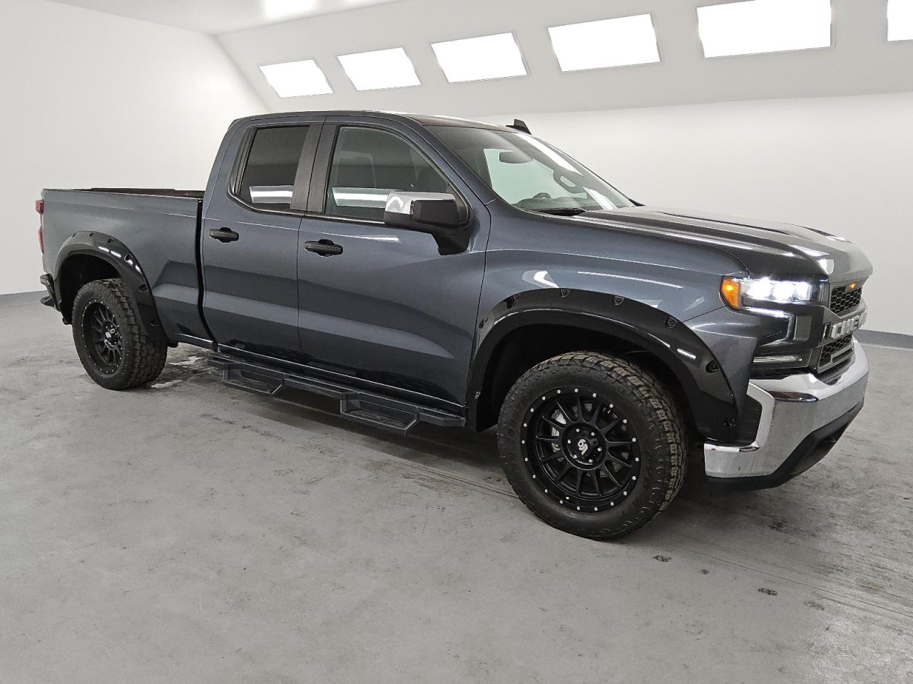 2020 Chevrolet Silverado VIN 1GCRYDED1LZ256005 Copart auction photo, front end / missing/altered vin damage thumbnail 4