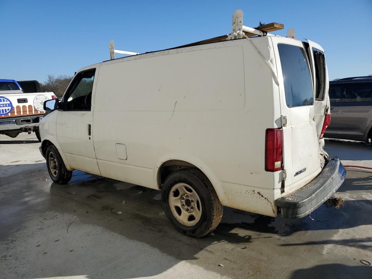 2004 Chevrolet Astro VIN 1GCDM19X74B117502 Copart auction photo, front end / rear end damage thumbnail 2