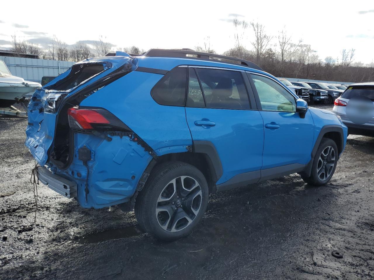 2019 Toyota RAV 4 VIN 2T3J1RFV8KW019824 Copart auction photo, rear end / minor dent/scratches damage thumbnail 3