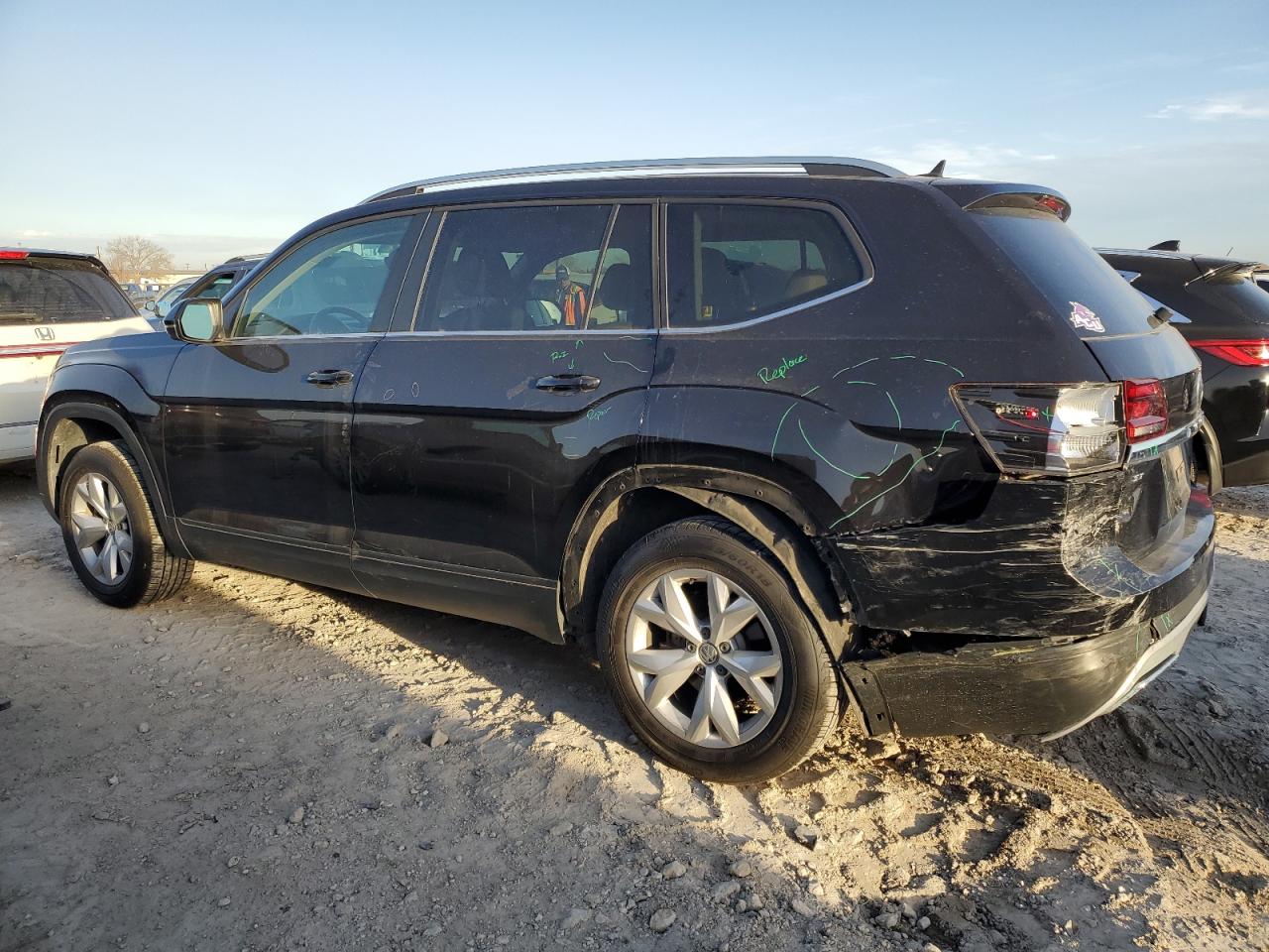 2019 Volkswagen Atlas VIN 1V2DR2CA3KC602916 Copart auction photo, rear end damage thumbnail 2