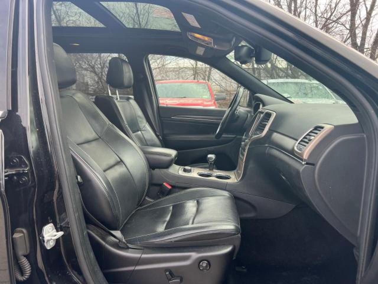 2015 Jeep Grand Cherokee VIN 1C4RJFBG3FC827628 Copart auction photo, minor dent/scratches / normal wear damage thumbnail 5