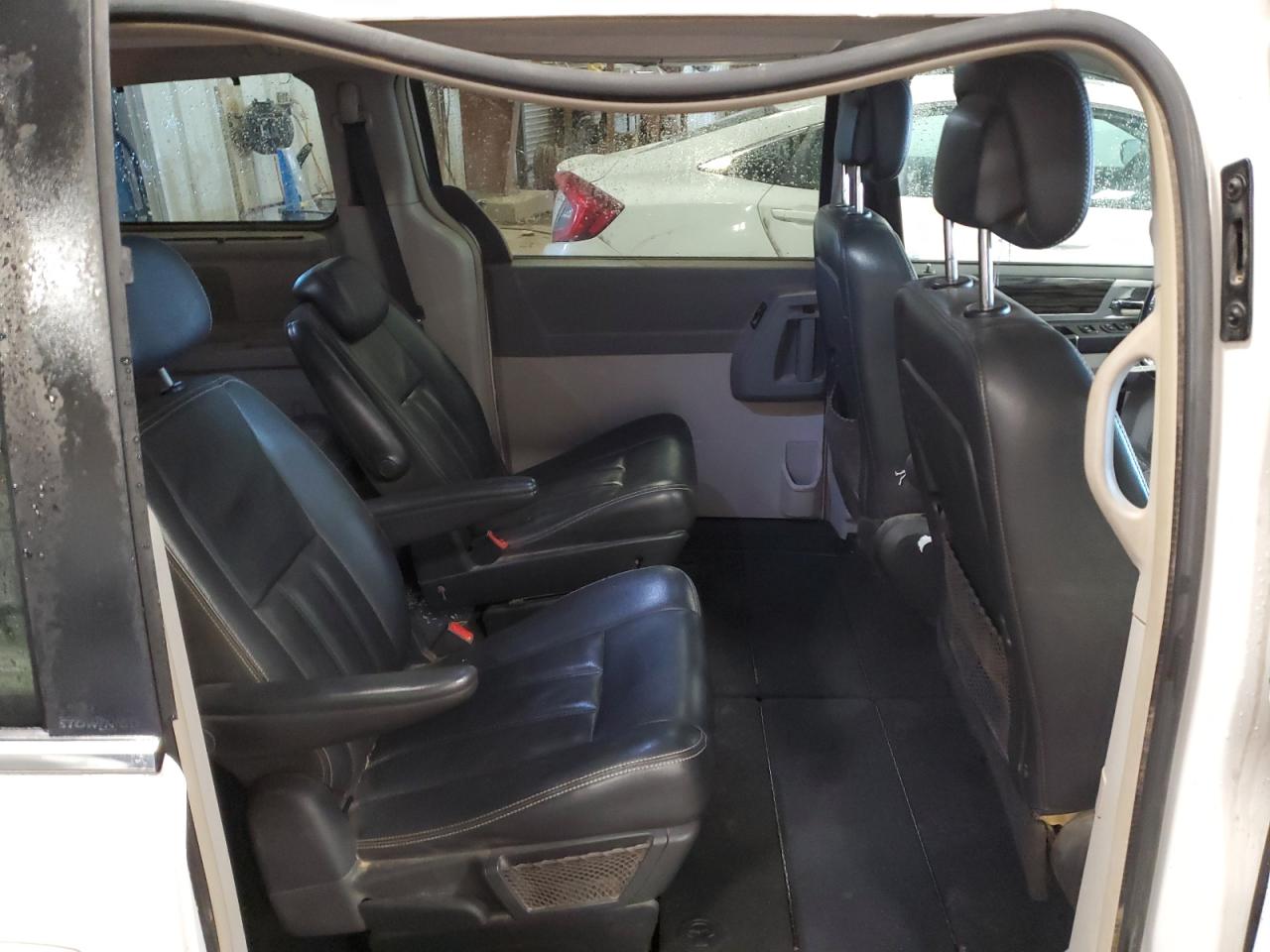 2010 Chrysler Town & Country VIN 2A4RR5DX8AR290443 Copart auction photo, front end / side damage thumbnail 11