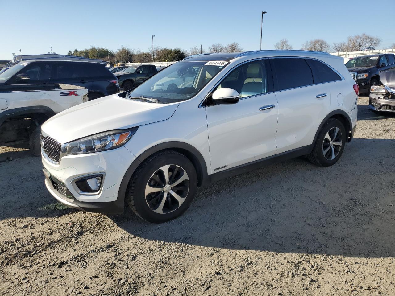 2018 KIA Sorento VIN 5XYPHDA51JG417339