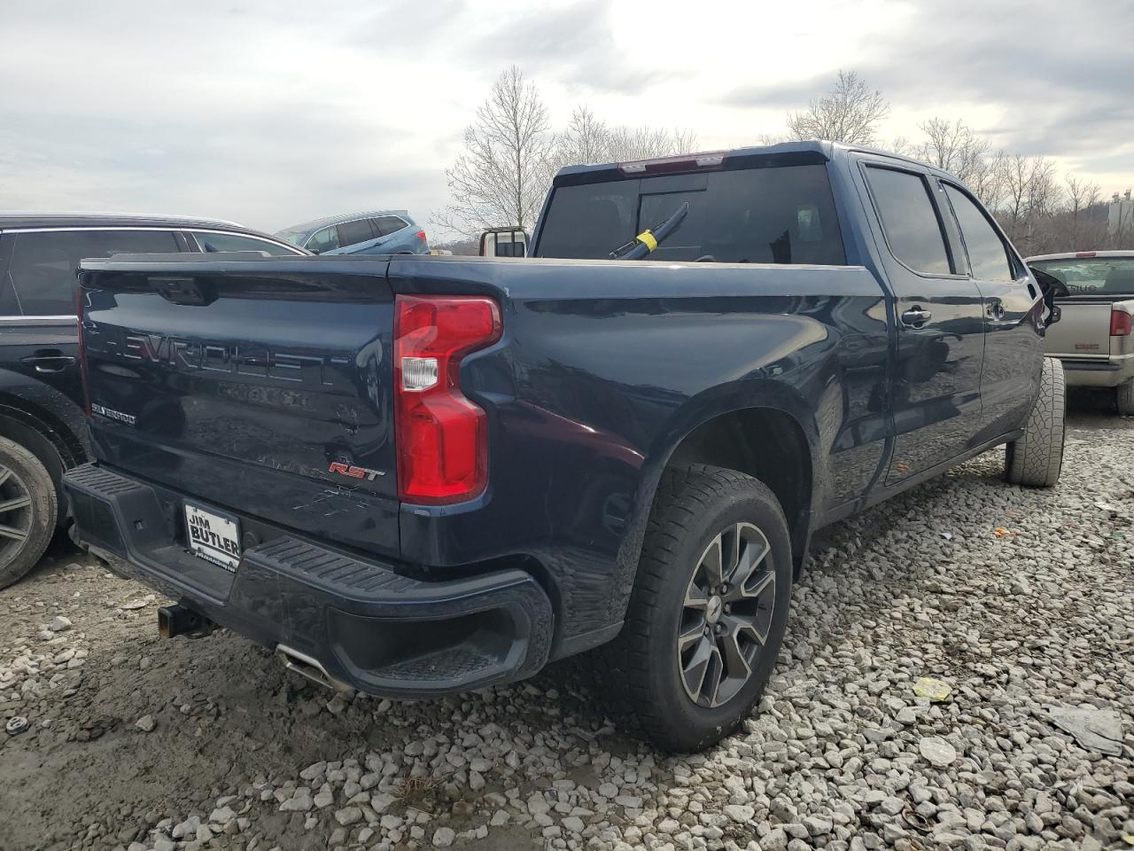 2022 Chevrolet Silverado VIN 1GCUDEED4NZ579785 Copart auction photo, front end / side damage thumbnail 3