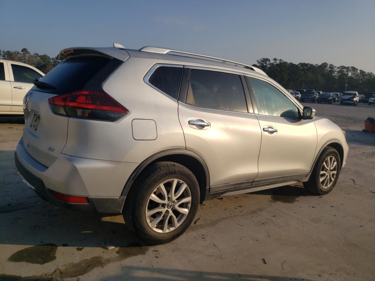 2018 Nissan Rogue VIN KNMAT2MT2JP606940 Copart auction photo, front end / side damage thumbnail 3
