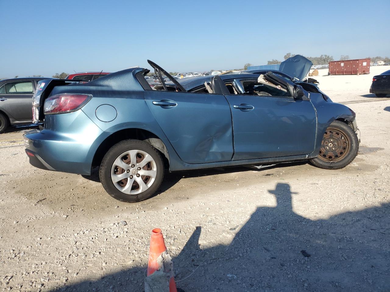 2011 Mazda 3 VIN JM1BL1UFXB1900079 Copart auction photo, all over damage thumbnail 3