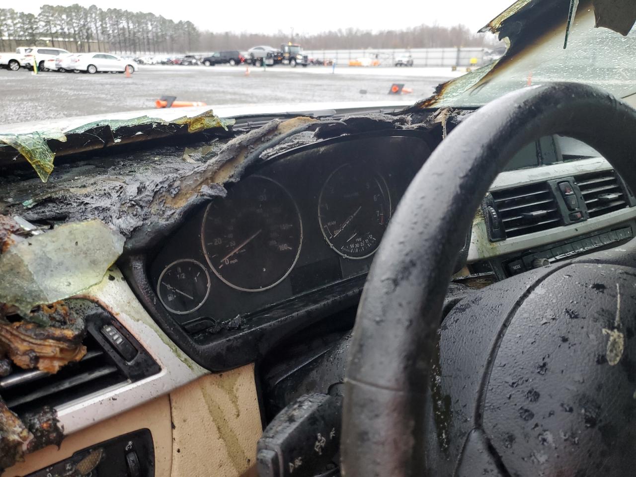 2013 BMW 3er VIN WBA3A5C52DF358280 Copart auction photo, burn - interior damage thumbnail 9
