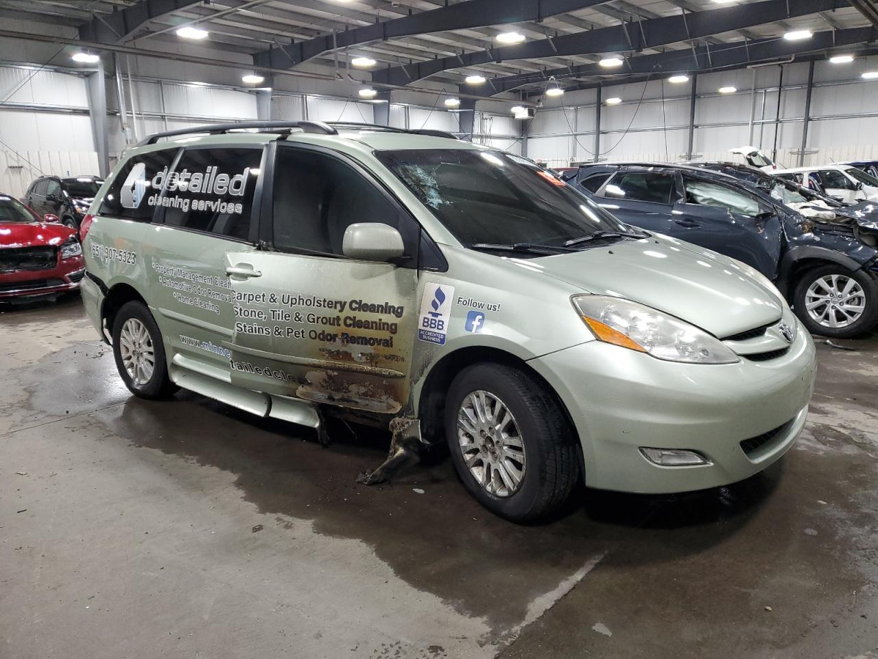 2008 Toyota Sienna VIN 5TDZK22C88S144490 Copart auction photo, burn - interior damage thumbnail 4