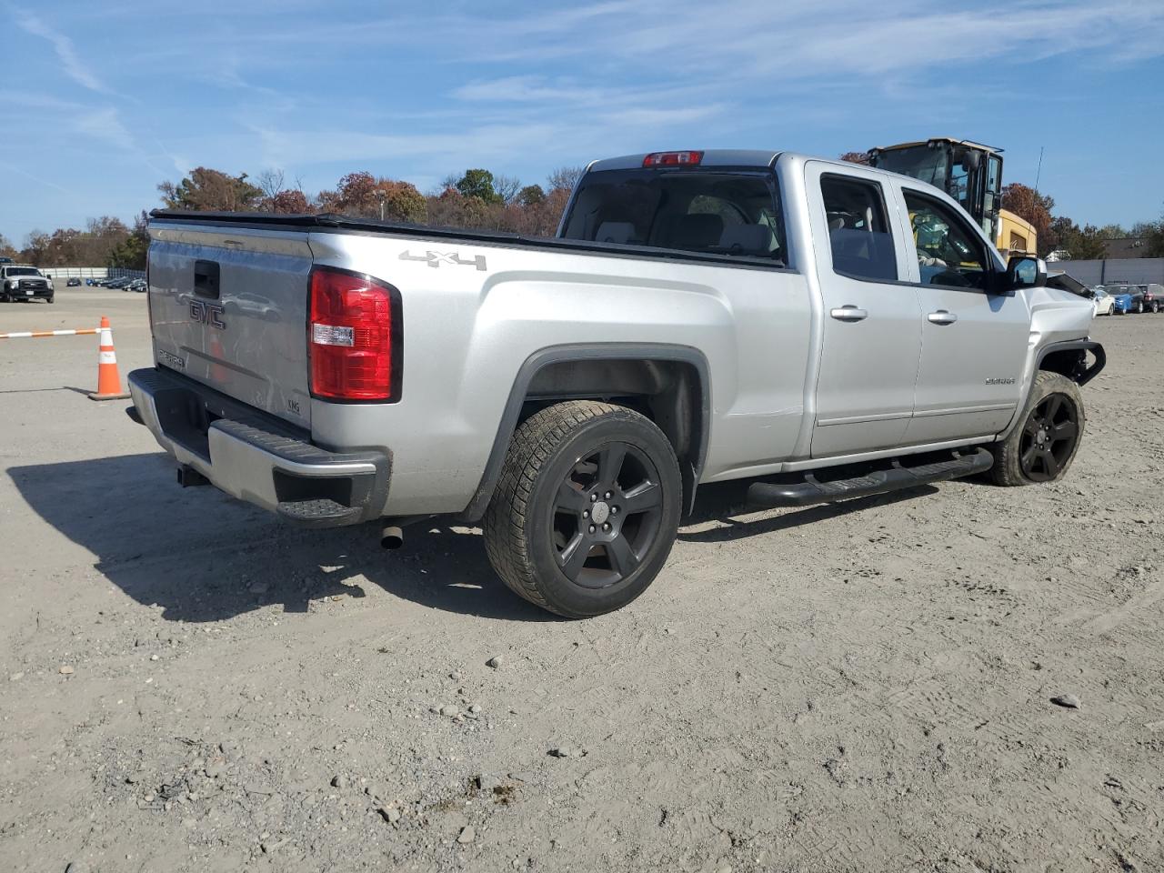 2015 GMC Sierra VIN 1GTV2TEC6FZ328015 Copart auction photo, front end / undercarriage damage thumbnail 3