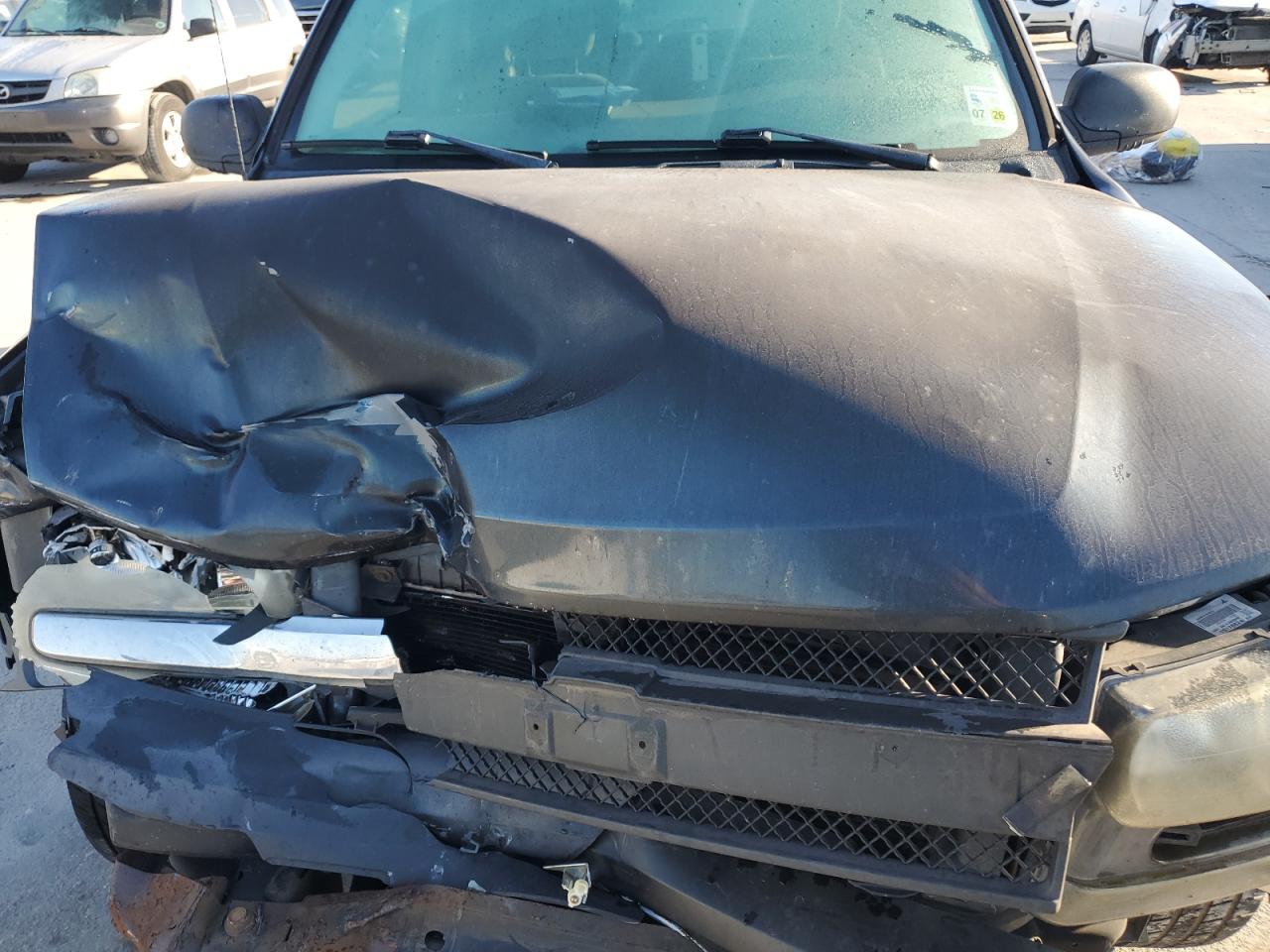 2005 Chevrolet TrailBlazer VIN 1GNDS13S852385132 Copart auction photo, front end damage thumbnail 14