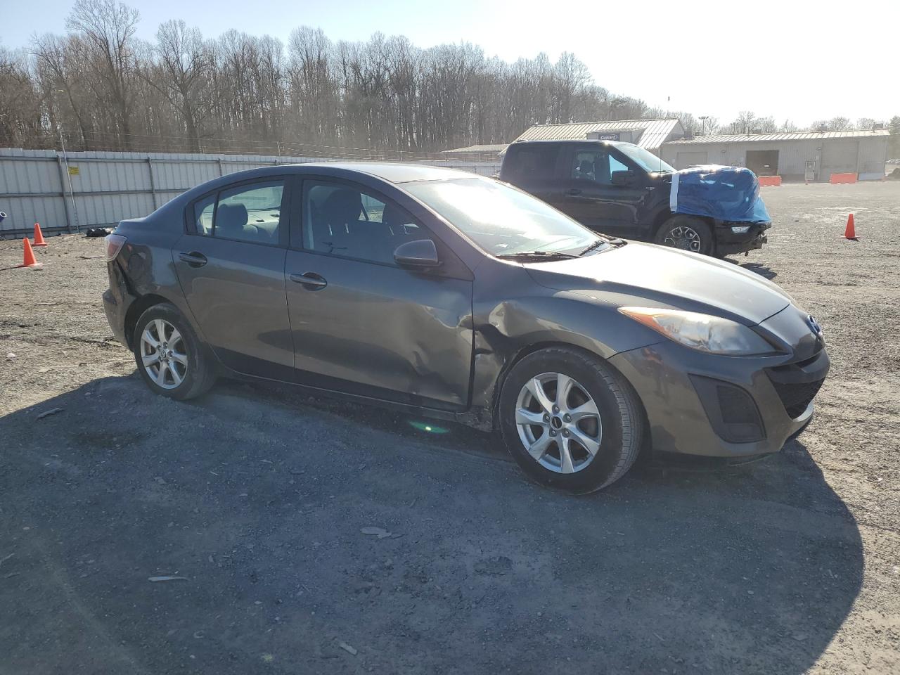 2011 Mazda 3 VIN JM1BL1VG1B1901676 Copart auction photo, side / undercarriage damage thumbnail 4